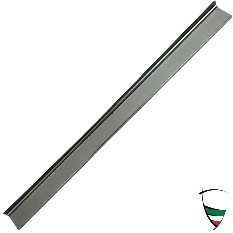 GT BOTTOM OF DOOR PANEL left